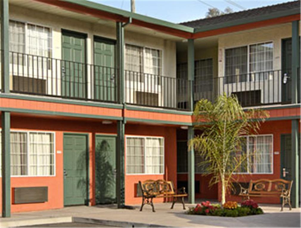Days Inn Salinas Airport 外观 照片